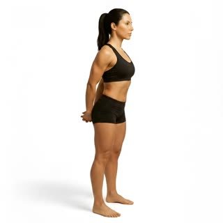 Exécution de l'exercice étirement doigts entrelacés derrière le dos buste penché, muscles sollicités : dos, au poids du corps