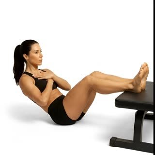 Exécution de l'exercice sit up incliné, muscles sollicités : abdominaux / core, au poids du corps