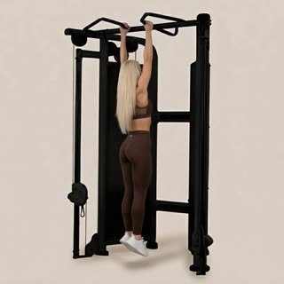 Exécution de l'exercice chin up, muscles sollicités : dos, avec traction