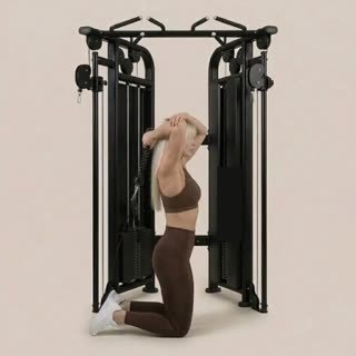 Exécution de l'exercice extension triceps poulie haute prise neutre, muscles sollicités : bras, avec elastiques