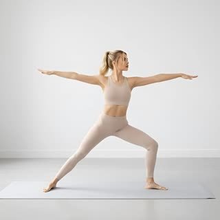 Exécution de l'exercice posture de l'angle étendu, muscles sollicités : jambes, au poids du corps
